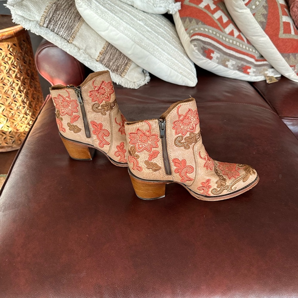 Corral boots size 8 - Picture 6 of 9